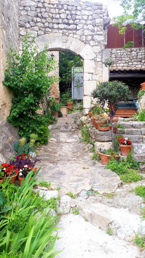 La Garde Adhemar, L'Escalier Medieval Buitenkant foto